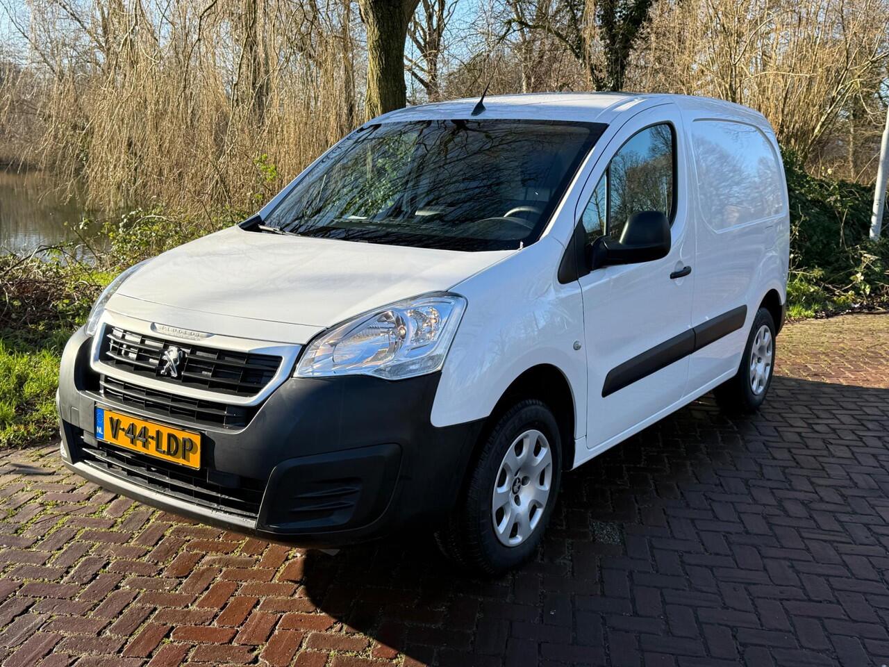 Peugeot PARTNER Electric automaat ,1 Eig , 15000 km b.j. 1-2020 ,Navi ,Camera ,PDC