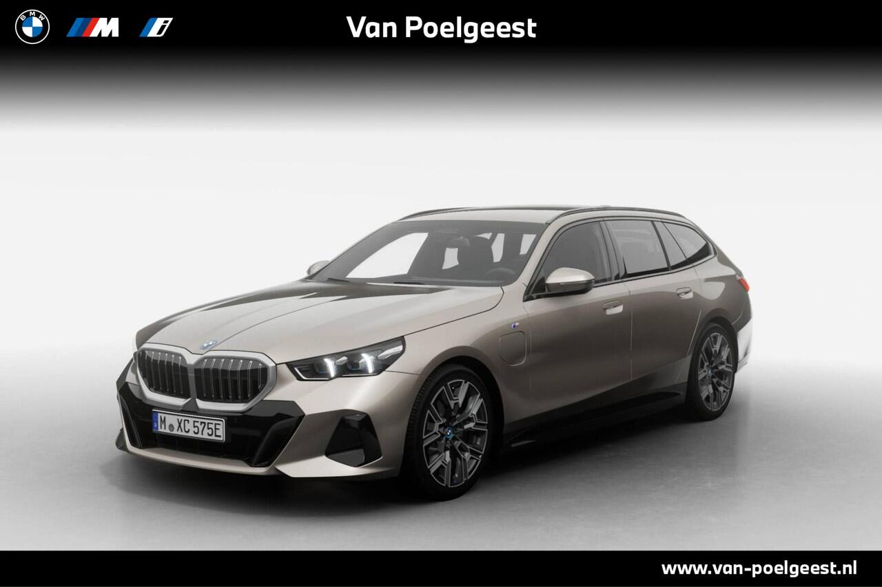 BMW 5-SERIE Touring 530e M Sport Edition | Travel Pack | Trekhaak met elektrisch wegklapbare kogel