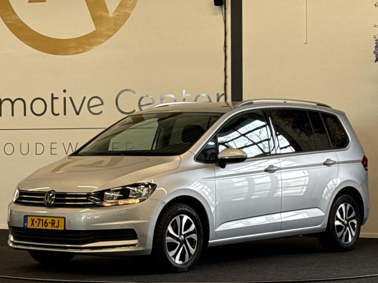 Volkswagen TOURAN 1.5 TSI Highline 7p | ADAPTIVE CRUISE | PDC V EN A | NAVI | LMV
