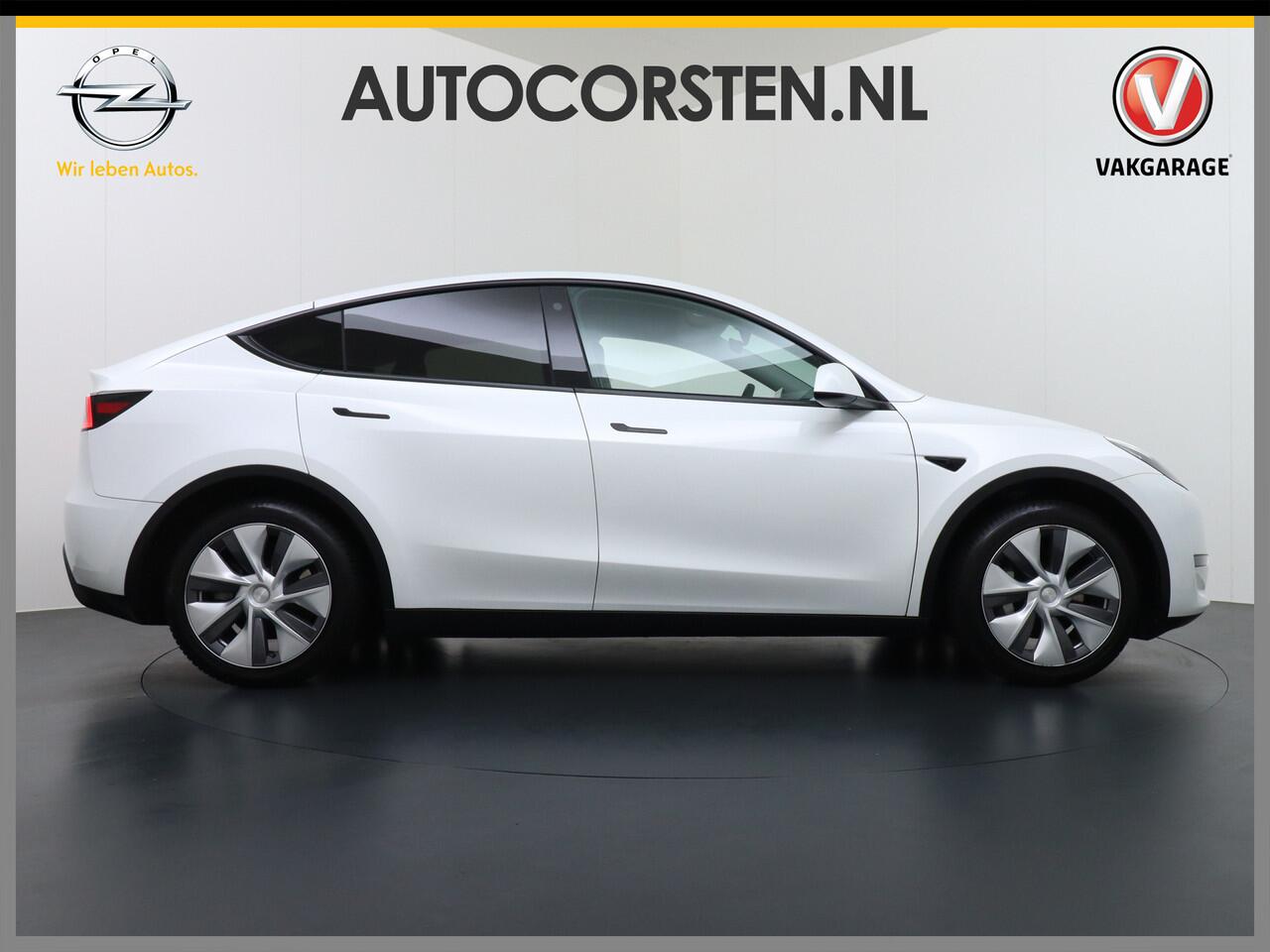 Tesla Model Y Long Range 514PK AWD 75kWh Trekhaak-1600KG Warmtepomp Full-Self-Driving Computer 3 Leder 19″ GSM-Sleutel Stoelverw.- V+A+Stuur+Voorruit Adap.Cruise Navi Ecc Keyless PDC-a+v Elek.Achterklep Lmv Led Standkachel 4WD LR 1e Eigenaar, origineel Nederlands Gelev
