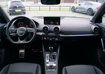 Audi Q2 35TFSI S-Tronic S-Line Panodak / 19 Inch LM / Matrix LED/Virtual