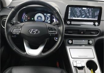 Hyundai Kona EV Premium 64 kWh | Leder | Navigatie | Trekhaak | 18 Inch | 1e