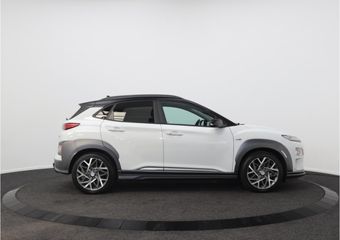 Hyundai Kona EV Premium 64 kWh | Leder | Navigatie | Trekhaak | 18 Inch | 1e