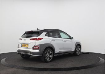 Hyundai Kona EV Premium 64 kWh | Leder | Navigatie | Trekhaak | 18 Inch | 1e