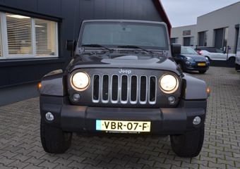 Jeep WRANGLER 2.8D SAHARA Unlimited Moparone Hardtop Grijskenteken.