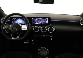 Mercedes-Benz CLA-KLASSE Shooting Brake 180 AMG Line | Nightpakket | Dodehoekassistent | KEYLESS GO-comfortpakket | Stoelverwarming vooraan | Parkeerpakket met achteruitrijcamera | EASY PACK achterklep |