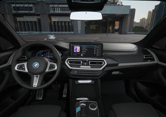 BMW X3 iX3 High Executive 80 kWh / Trekhaak / Sportstoelen / Adaptieve LED / Parking Assistant Plus / M Adaptief onderstel / Driving Assistant Professional / Gesture Control