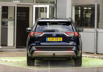 Toyota RAV4 2.5 Hybrid AWD Executive Premium Trekhaak, Treeplanken, Stoel verwarmd + koeling, Dodehoekdetectie, Elek.stoelen + Geheugen , All-in Rijklaarprijs