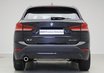 BMW X1 sDrive18i | Panorama | Leder | LED | Comfort Acces | 18″M-Sport velgen