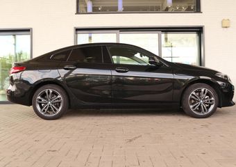 BMW 2-SERIE Gran Coupé 218i Sport-Line / Parking pack / Navigatie