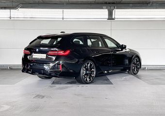 BMW i5 Touring M60 xDrive 84 kWh | Trekhaak met elektrisch wegklapbare kogel | Glazen panoramadak