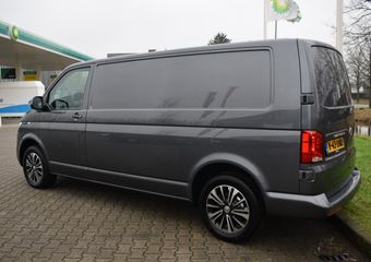 Volkswagen TRANSPORTER T6.1 Highline 2.0 TDI 150 PK L2H1 AUTOMAAT | INCL. BETIMMERING!