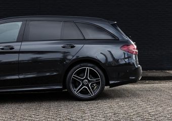 Mercedes-Benz C-KLASSE Estate 300 e Business Solution AMG | Digitaal display | Nightpakket | Stoelverwarming | Navigatie | Led-koplampen | Achteruitrijcamera | Elektr. achterklep