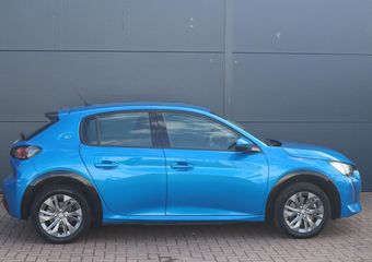 Peugeot e-208 EV Allure Première 50 kWh | Navigatie | Camera | 8% Bijtelling | Climate control | Lichtmetalen velgen | Keyless