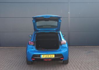 Peugeot e-208 EV Allure Première 50 kWh | Navigatie | Camera | 8% Bijtelling | Climate control | Lichtmetalen velgen | Keyless