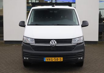 Volkswagen TRANSPORTER 2.0 TDI L2H1 28 Comfortline 110PK / 81kW Highline, Dubbele cabine, met armleuningen en verstelbare stoelen, privacy glas, glaslook panelen, parkeersensoren achter, cruise control, achterdeuren met ruit, bijrijdersbank, Apple Carplay / Android Auto, licht