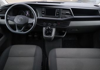 Volkswagen TRANSPORTER 2.0 TDI L2H1 28 Comfortline 110PK / 81kW Highline, Dubbele cabine, met armleuningen en verstelbare stoelen, privacy glas, glaslook panelen, parkeersensoren achter, cruise control, achterdeuren met ruit, bijrijdersbank, Apple Carplay / Android Auto, licht