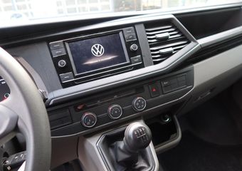 Volkswagen TRANSPORTER 2.0 TDI 150PK L2H1 AIRCO I TREKHAAK