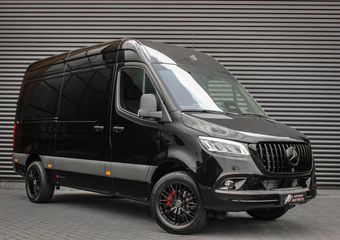 Mercedes-Benz SPRINTER 319CDI L2H2 RWD 190PK FULL BLACK JB- EDITION / 3500KG / NEW / DIRECT RIJDEN / NAVIGATIE / PDC / FULL / LED