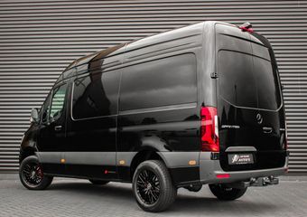Mercedes-Benz SPRINTER 319CDI L2H2 RWD 190PK FULL BLACK JB- EDITION / 3500KG / NEW / DIRECT RIJDEN / NAVIGATIE / PDC / FULL / LED