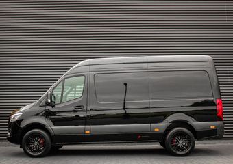 Mercedes-Benz SPRINTER 319CDI L2H2 RWD 190PK FULL BLACK JB- EDITION / 3500KG / NEW / DIRECT RIJDEN / NAVIGATIE / PDC / FULL / LED