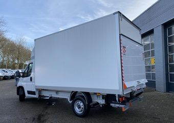 Fiat DUCATO 2.2 MultiJet 140 S&S L4 3.5t | Meubelbak | 8-traps automaat | NAVI | Multimedia | Apple Carplay | Android Auto | Lederen stuurwiel | Chromen delen interieur | Verzwaarde vering | Extra brede buitenspiegels | Reservewiel | van ¤52.452 voor ¤47.995 | N30441