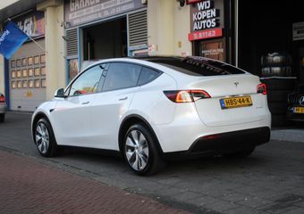 Tesla Model Y Long Range AWD 75 kWh BTW Autopilot