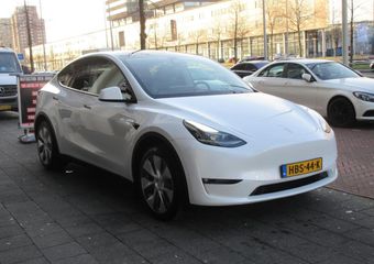 Tesla Model Y Long Range AWD 75 kWh BTW Autopilot