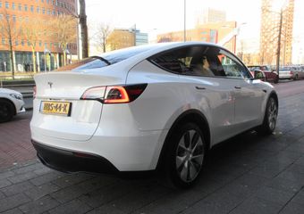 Tesla Model Y Long Range AWD 75 kWh BTW Autopilot