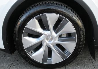Tesla Model Y Long Range AWD 75 kWh BTW Autopilot