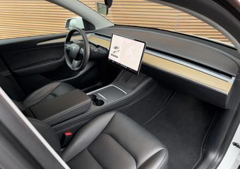 Tesla Model Y Long Range AWD 75 kWh Navi / Clima / Lm Velgen / Leer / LED / Panodak