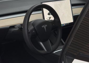 Tesla Model Y Long Range AWD 75 kWh Navi / Clima / Lm Velgen / Leer / LED / Panodak