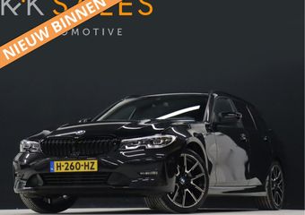 BMW 3-SERIE Touring 320i High Executive Edition [DIGITAL DASH, APPLE CARPLAY, CRUISE CONTROL, STOELVERWARMING, VOL LEDER, ELEKTRISCHE ACHTERKLEP, PDC V+A, NAVIGATIE, NIEUWSTAAT]