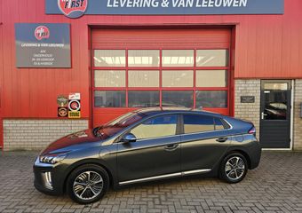 Hyundai IONIQ 1.6 GDi PHEV Comfort Navigatie/ Camera/ Parkeersensoren achter/ Rijklaarprijs
