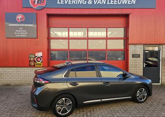 Hyundai IONIQ 1.6 GDi PHEV Comfort Navigatie/ Camera/ Parkeersensoren achter/ Rijklaarprijs