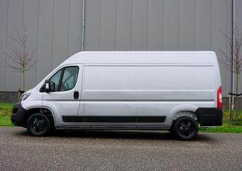 Peugeot BOXER 2.2 BlueHDi 140 L3H2 3.5t BPM voordeel |Nieuw |Airco |Carplay |Cruise |Camera |Parkeersensoren |3500 KG |140 pk |Metallic |Android auto |Bluetooth |Elektrisch verstelbare ramen en spiegels