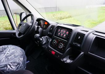 Peugeot BOXER 2.2 BlueHDi 140 L3H2 3.5t BPM voordeel |Nieuw |Airco |Carplay |Cruise |Camera |Parkeersensoren |3500 KG |140 pk |Metallic |Android auto |Bluetooth |Elektrisch verstelbare ramen en spiegels