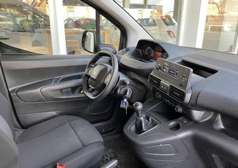 Peugeot PARTNER 1.5 BlueHDI Pro | Weinig kilometers | Zeer nette staat | Airconditioning | Cruise Control | Zijschuifdeur rechts