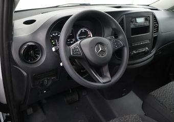Mercedes-Benz EVITO TOURER PRO L3 90 kWh | Stoelverwarming | Cruise Control | Airco | Bluetooth