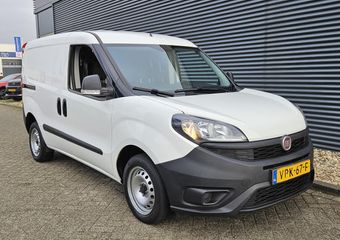 Fiat DOBLO Cargo 1.6 105PK L1H1 | Airco | Schuifdeur | 2-Zits | Lat om Lat | Laadvloer |