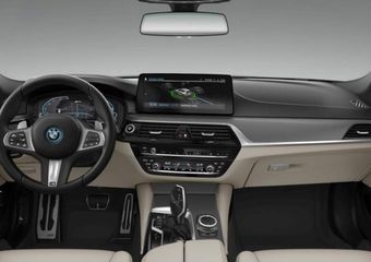 BMW 5-SERIE Touring 530e xDrive M-Sport | Panoramadak | Head Up | Harman Kardon