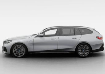 BMW 5-SERIE Touring 530e M Sport Edition | Travel Pack | Trekhaak met elektrisch wegklapbare kogel