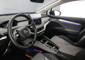 Skoda Enyaq iV 60 Selection 180pk Automaat Achteruitrijcamera, Navigatie, Cruise control, Airco, App connect, LED koplampen, Parkeersensoren, DAB, Radio