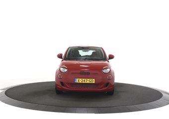 Fiat 500 RED 24 kWh Navigatiesysteem / DAB ontvanger / Keyless start