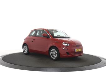 Fiat 500 RED 24 kWh Navigatiesysteem / DAB ontvanger / Keyless start