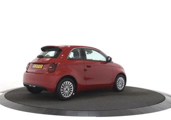 Fiat 500 RED 24 kWh Navigatiesysteem / DAB ontvanger / Keyless start