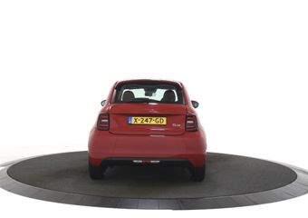 Fiat 500 RED 24 kWh Navigatiesysteem / DAB ontvanger / Keyless start