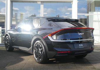 KIA EV6 Light Edition 63 kWh l Levering Maart l Aurora Black Pearl l 428 km Actieradius