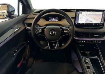 Skoda Enyaq iV 60 Sportline | Panoramadak | Business upgrade pakket | Lm velgen zwart betria 21 inch Zwart |