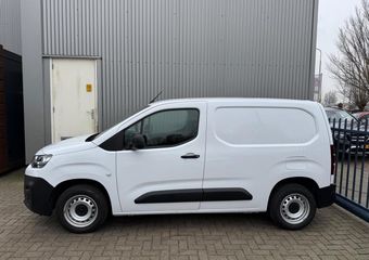 Citroen BERLINGO 1.2 PureTech 110 S&S L1AIRCO / NAVIGATIE / 3 ZITPLAATSEN / PARKEERSENSOREN / CRUISE / NIEUWSTAAT
